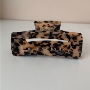 The Hair Edit Tortoise Oversized Claw Clip